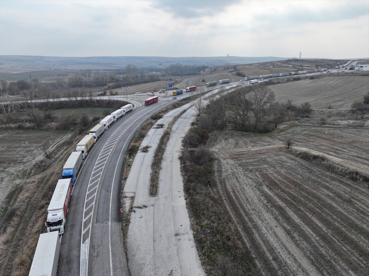 Hamzabeyli Sınır Kapısı'nda 25 kilometrelik tır kuyruğu oluştu