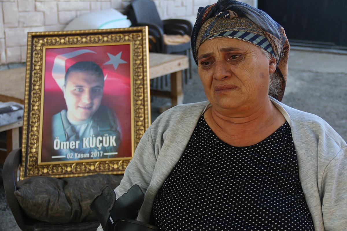 Hatay'da zarar verilen şehit anıtını jandarma ekipleri yeniledi