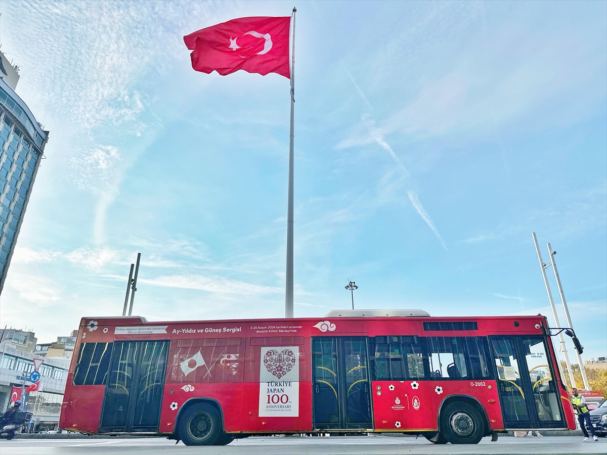 İETT'den Japonya-Türkiye diplomatik ilişkilerinin 100. yılına özel otobüs