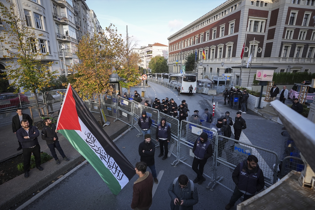 İsrail'in Gazze'ye saldırıları Almanya Başkonsolosluğu önünde protesto edildi