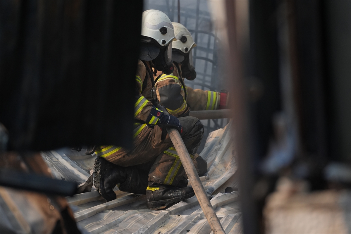 İzmir'de fabrikada yangın çıktı