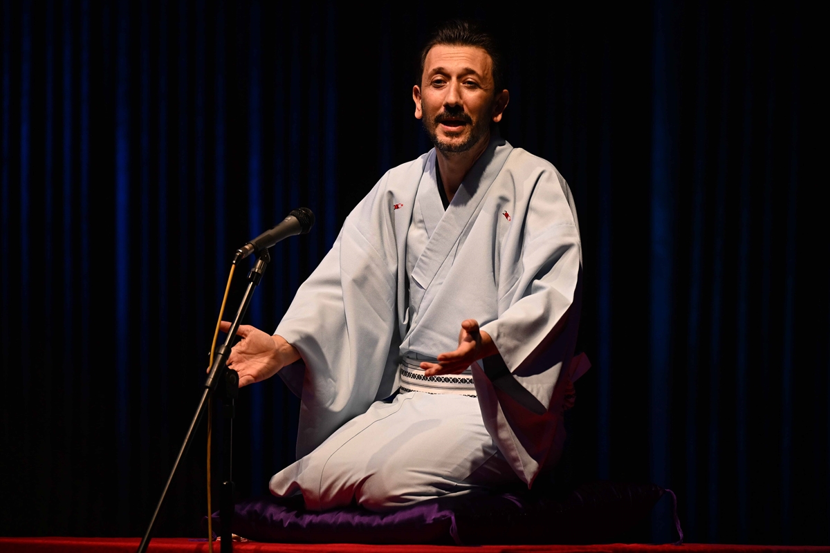 Japon geleneksel sahne gösterisi Rakugo, 400 yıldır sergileniyor