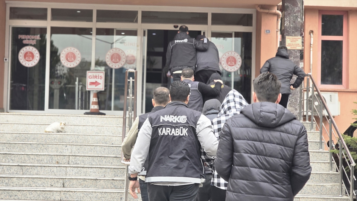 Karabük'te uyuşturucu operasyonlarında yakalanan 3 zanlı tutuklandı