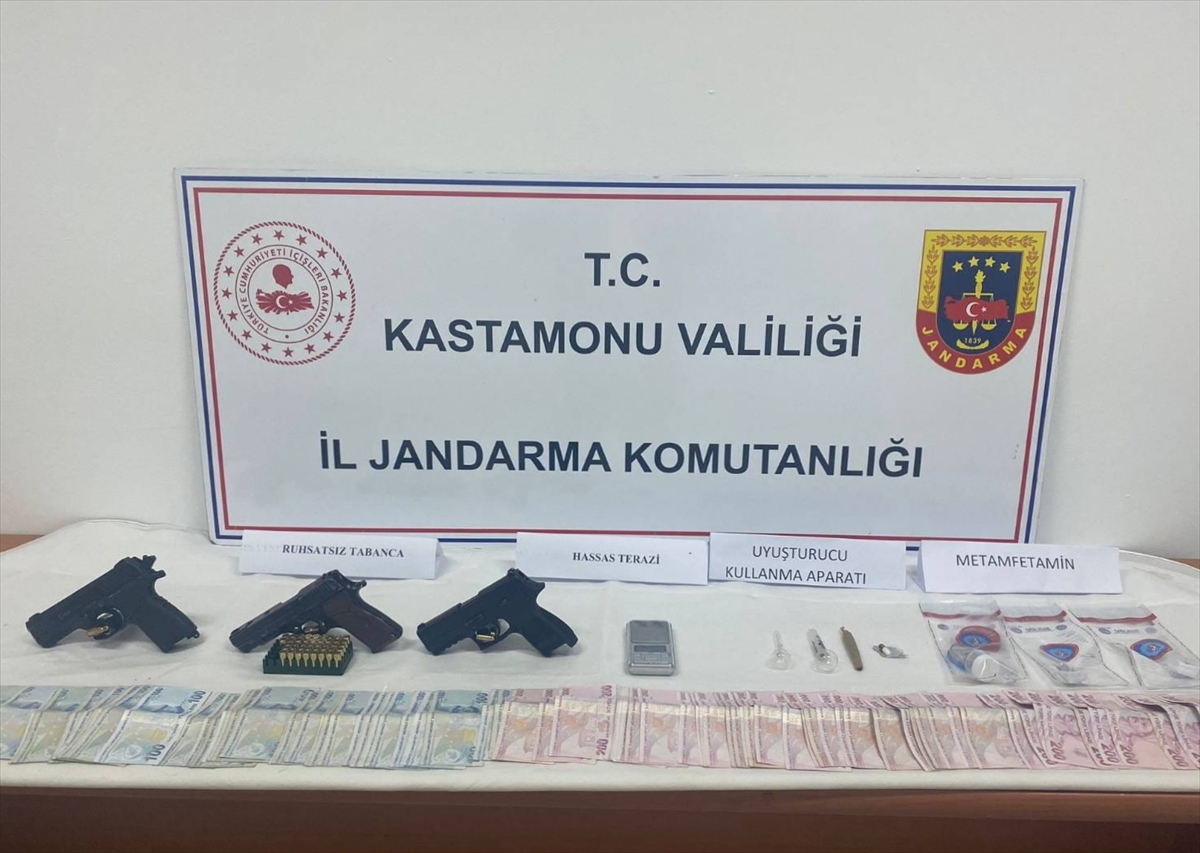 Kastamonu'da uyuşturucu operasyonlarında yakalanan 4 şüpheliden 1'i tutuklandı