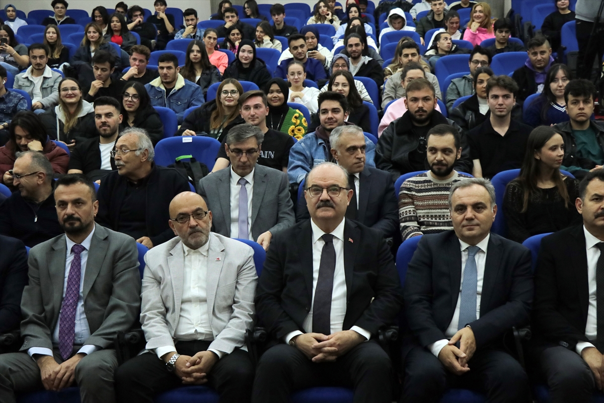 Kültür ve Turizm Bakan Yardımcısı Çam, Kayseri'de öğrencilerle bir araya geldi: