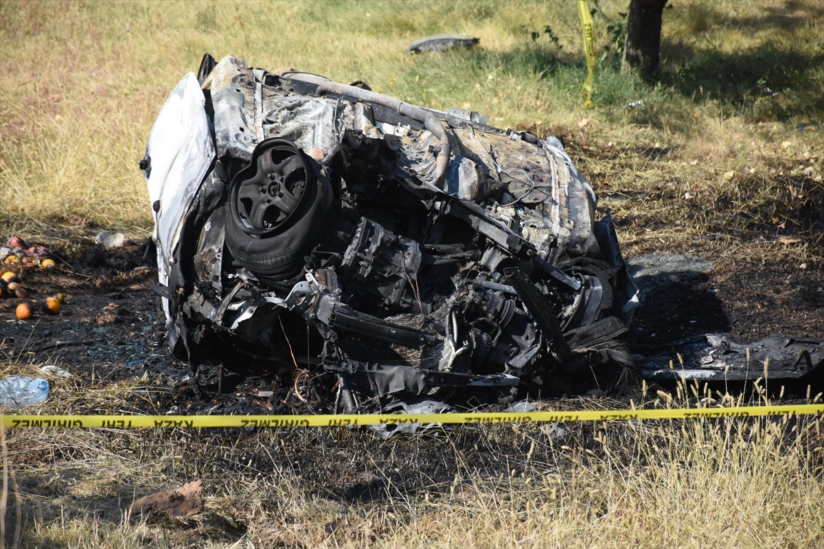 Malatya’da devrilip alev alan otomobildeki 2 kişi öldü