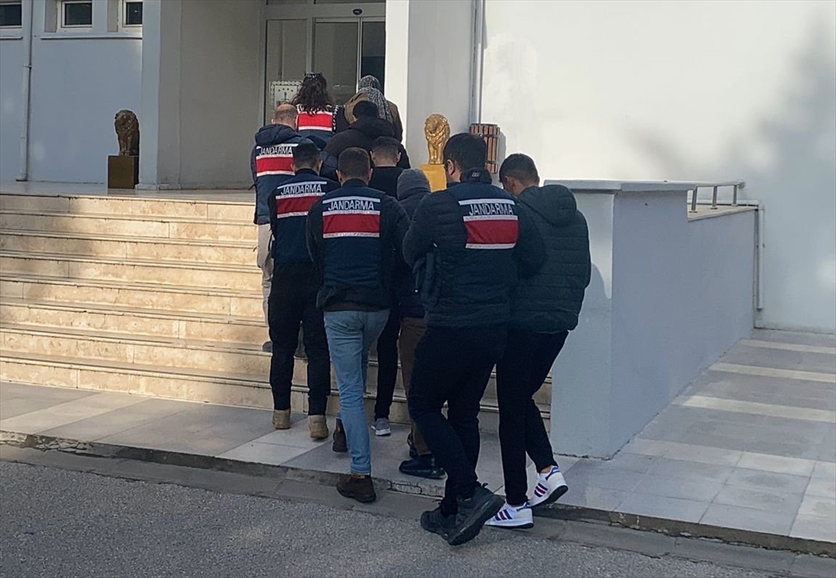 Manisa'da terör örgütü PKK/KCK'ya yönelik operasyonda 6 zanlı yakalandı