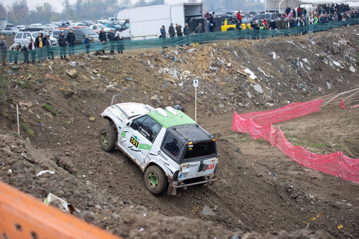 Off-road tutkunu kadın doktor pistlerde rüzgar estiriyor