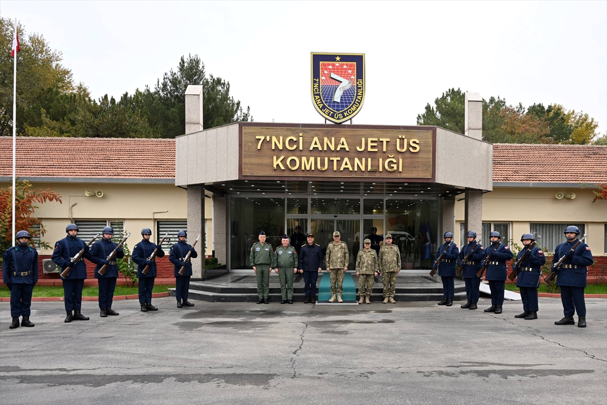 Orgeneral Gürak, 2. Ordu Komutanlığı ve 7. Ana Jet Üs Komutanlığı'nda incelemelerde bulundu