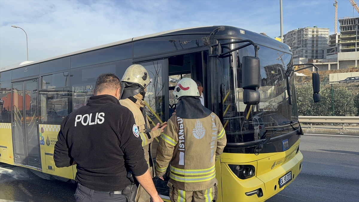 Pendik'te İETT otobüsünde çıkan yangın söndürüldü