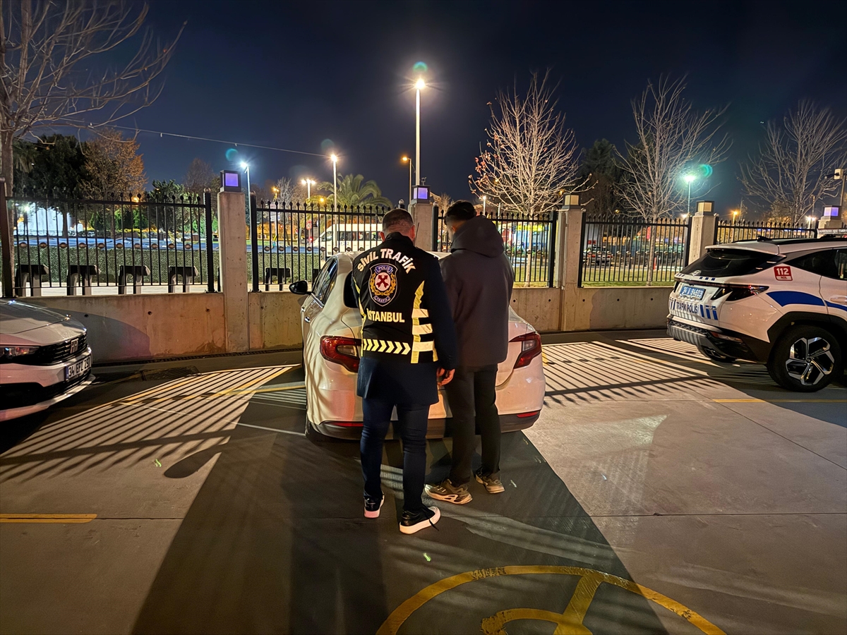 Pendik'te makas atıp trafiği tehlikeye düşüren ehliyetsiz sürücüye para cezası