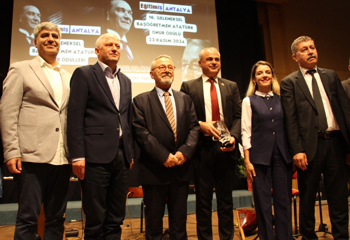 Prof. Dr. Naci Görür'e “Başöğretmen Atatürk Onur Ödülü” verildi