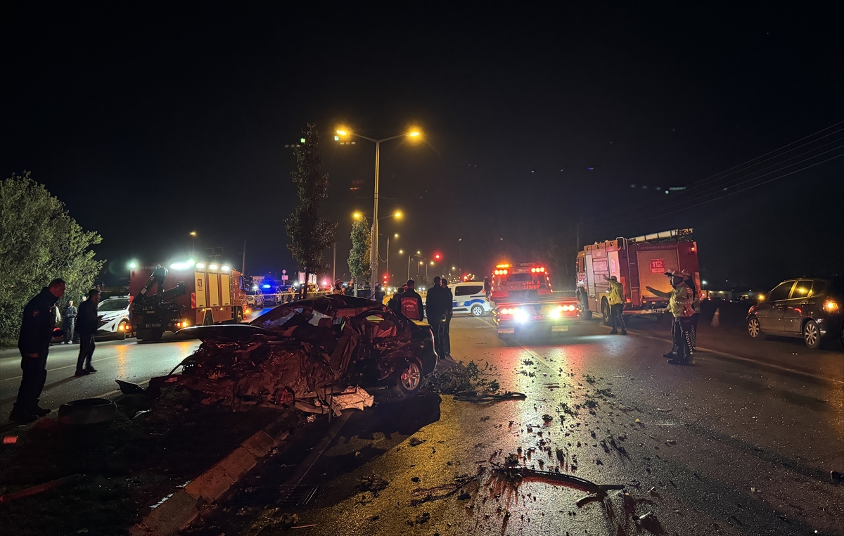 Sakarya'da 4 aracın karıştığı kazada 1 kişi öldü, 3 kişi yaralandı