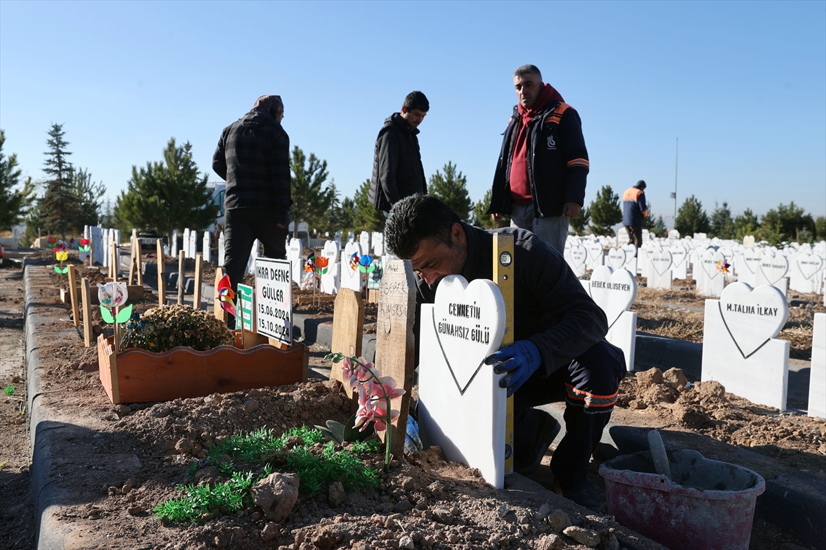 Sivas'ta arazide cesedi bulunan bebeğin mezar taşına “Cennetin günahsız gülü” yazıldı