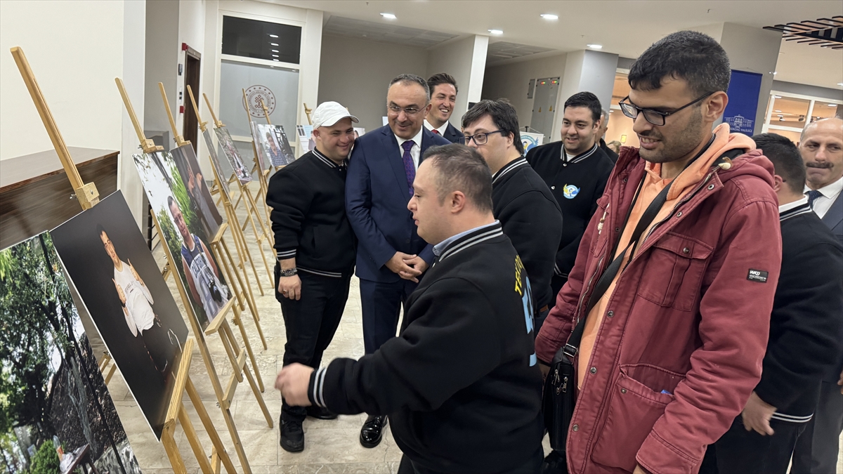 Tekirdağ'da “down sendromluların gözünden” fotoğraf sergisi açıldı