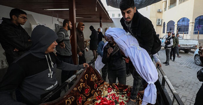 İsrail ordusu katliama doymadı: Yine saldırdı, 10 Filistinli hayatını kaybetti