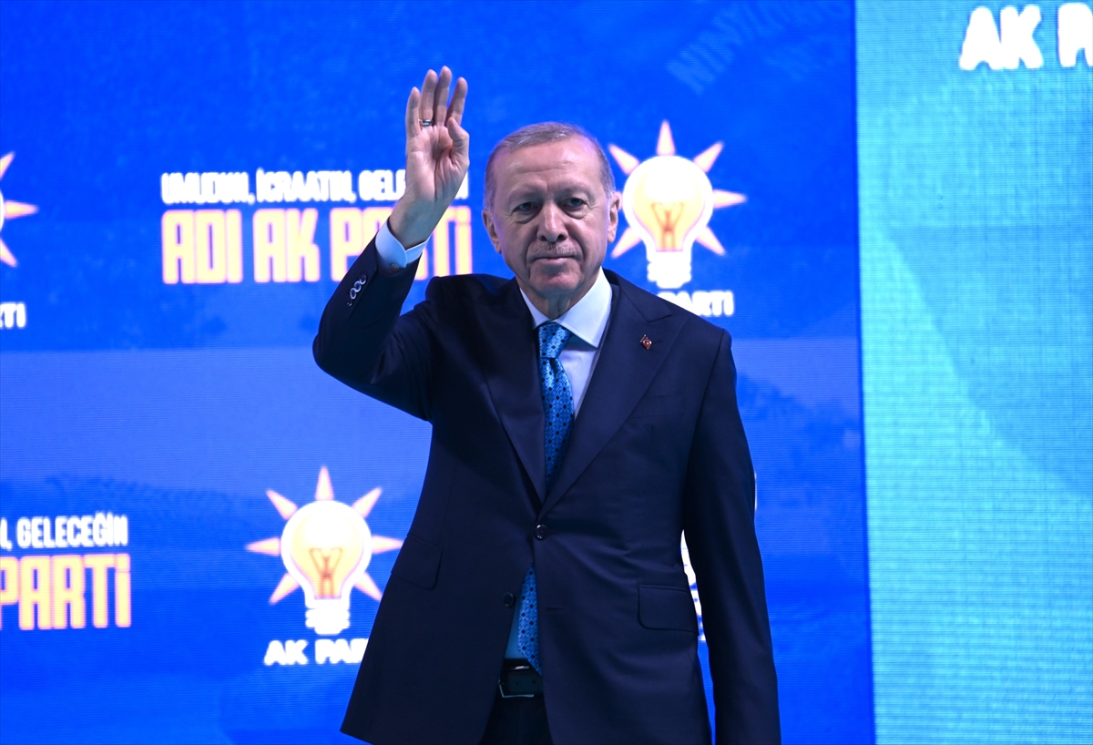 Cumhurbaşkanı Erdoğan: “Öyle vahim durumlarla karşılaşıyoruz ki bu ülkede siyaset yapıyor, milletin ekmeğini yiyor ama bakıyorsunuz ülkeye ve millete açıkça düşmanlık güdüyor.”