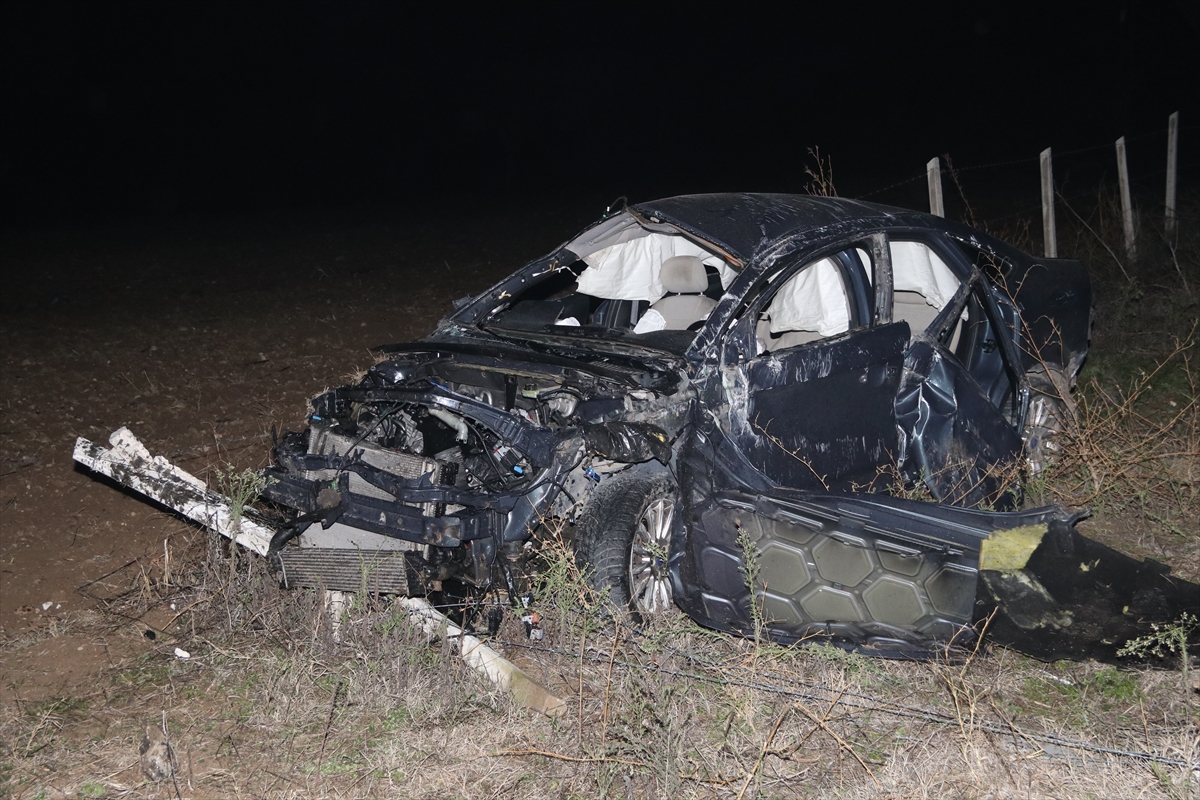 Amasya'da devrilen otomobildeki 1 kişi öldü,1 kişi yaralandı