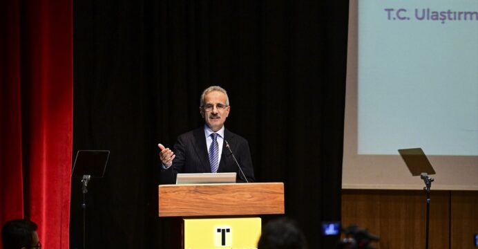 Bakan Uraloğlu, İstanbul'un 1004 kilometre metro hattına ihtiyacının bulunduğunu söyledi: