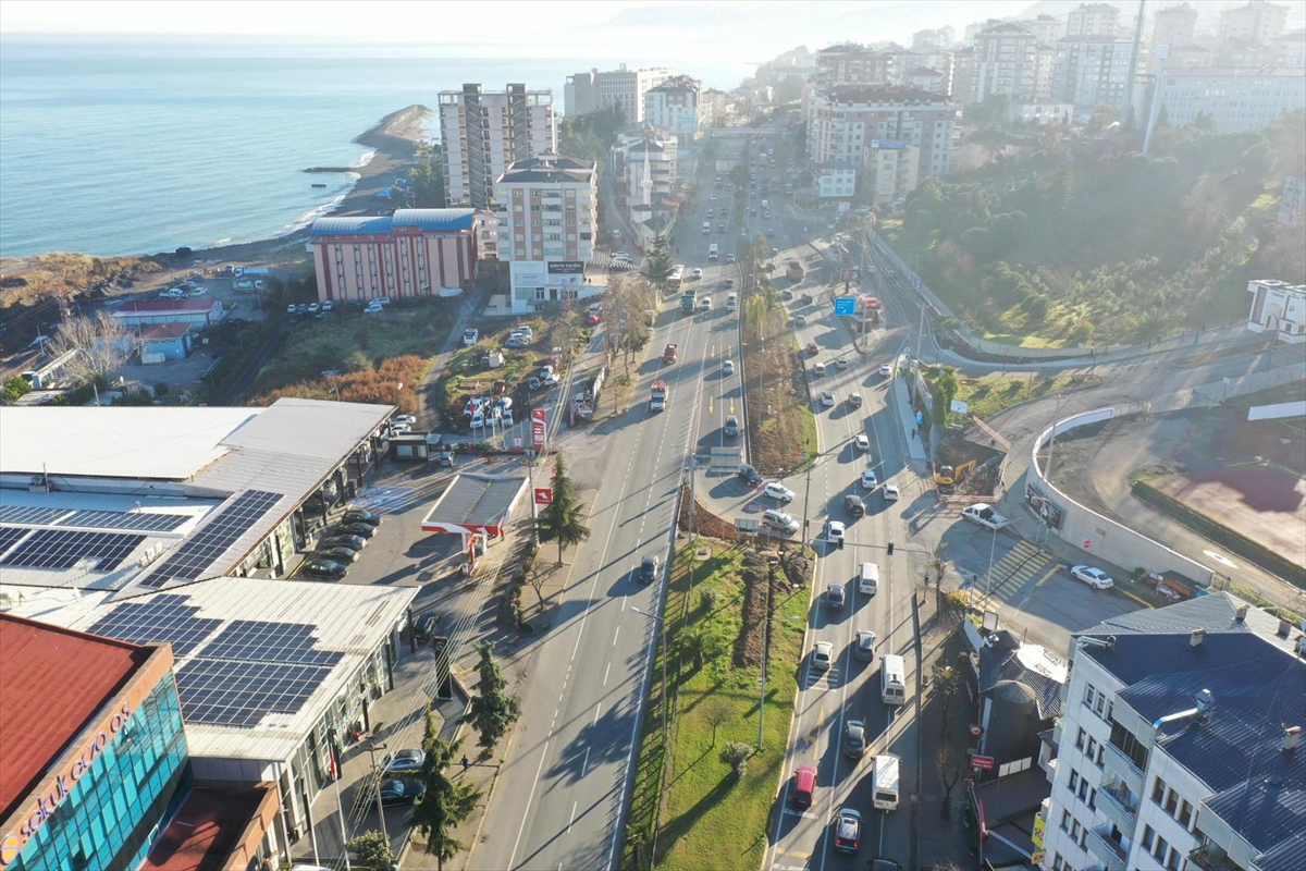 Bakan Uraloğlu, Trabzon'da Söğütlü Kavşağındaki trafik sorununun çözüldüğünü açıkladı: