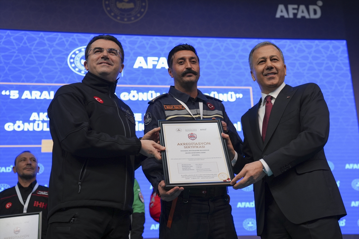 Bakan Yerlikaya, “Akreditasyon ve Destek AFAD Gönüllüleri Sertifika Teslim Töreni”nde konuştu: