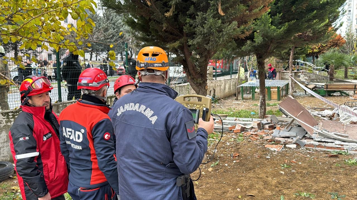 GÜNCELLEME 4 – Beylikdüzü'nde bir binadaki doğal gaz patlamasında 1 kişi öldü, 3 kişi yaralandı