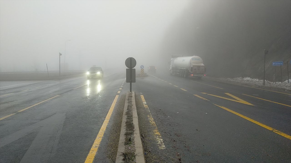 Bolu Dağı'nda sis görüş mesafesini düşürdü