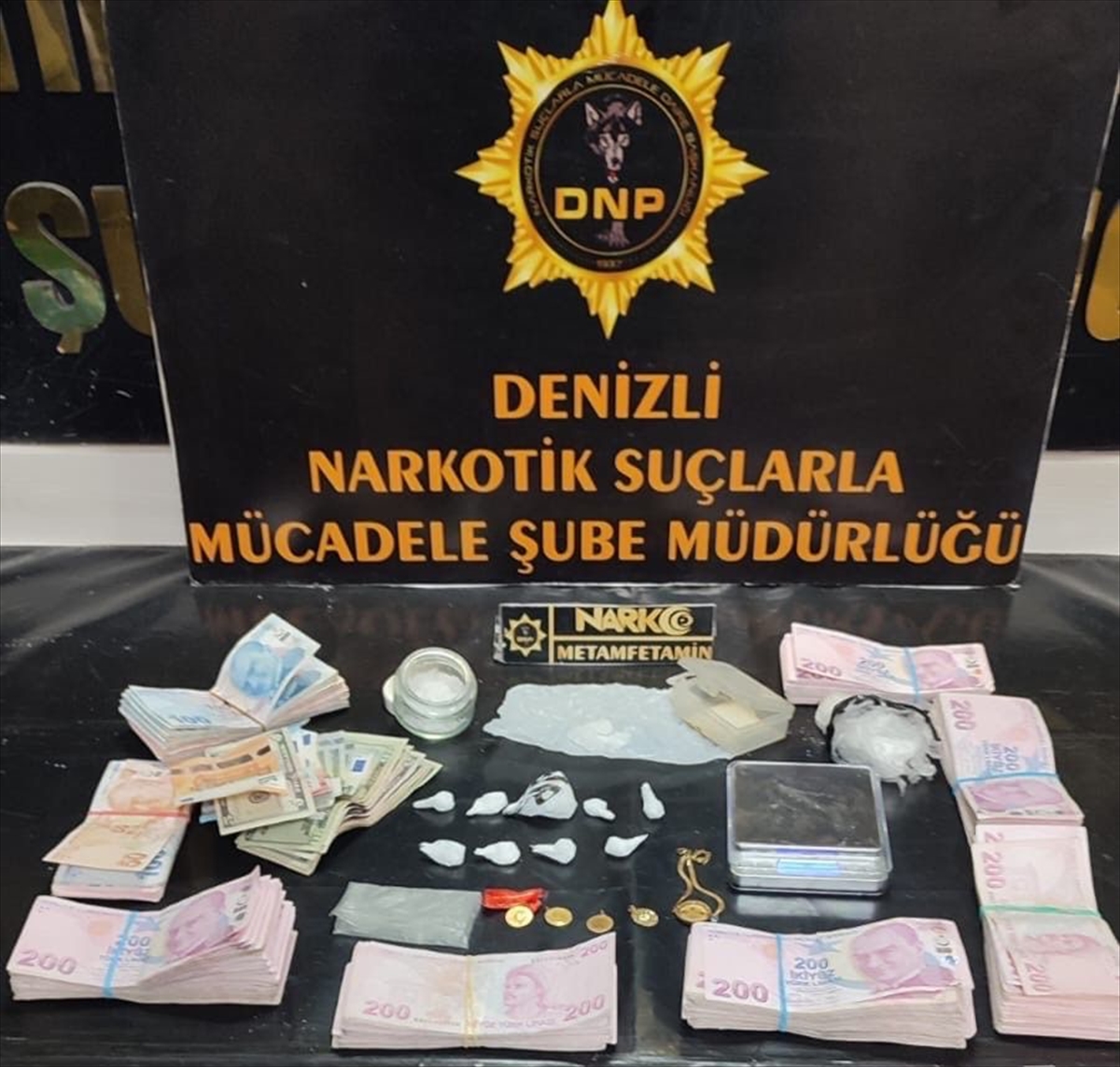 Denizli'de uyuşturucu ticareti yaptıkları öne sürülen 6 şüpheli tutuklandı