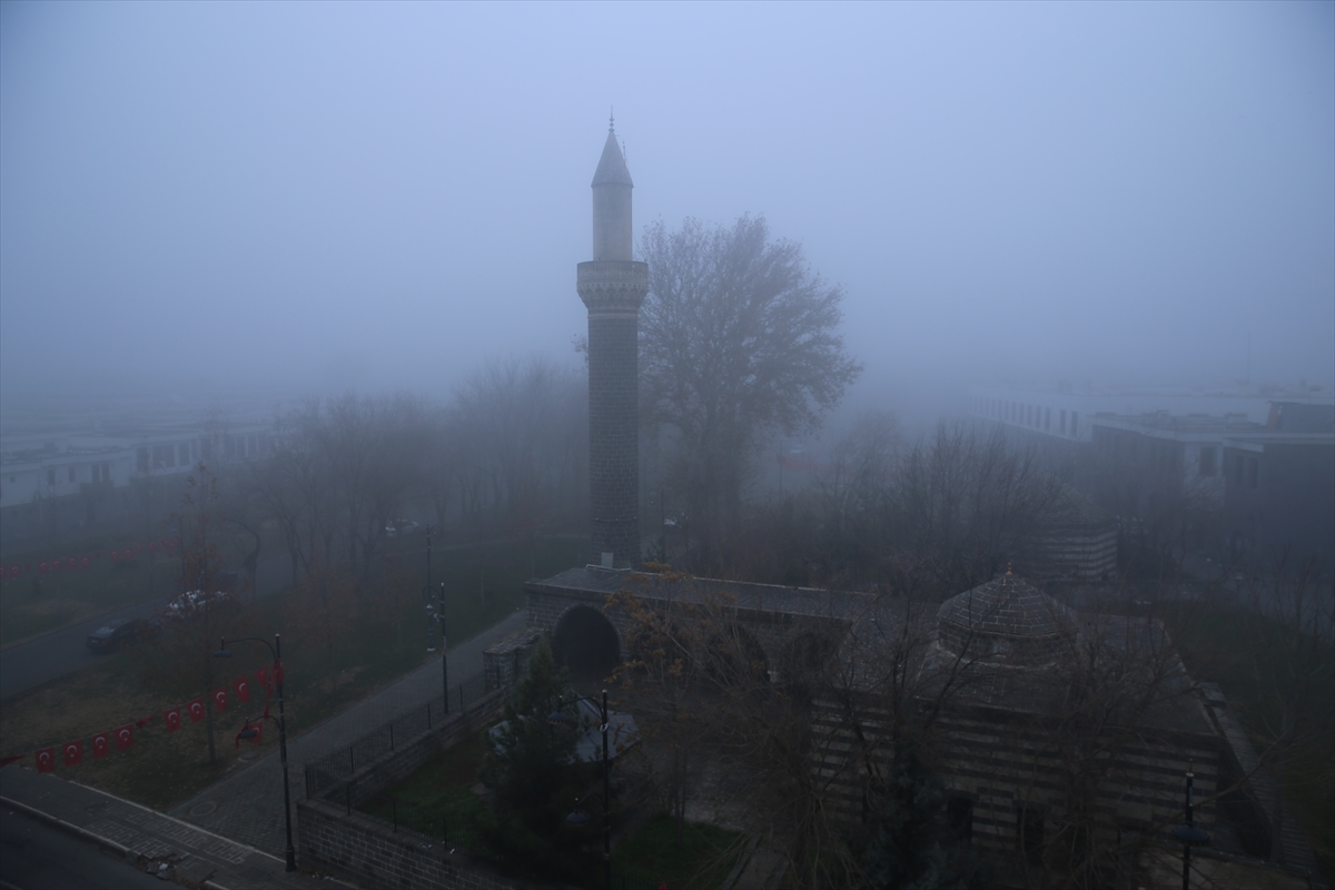 Diyarbakır'da sis etkili oldu