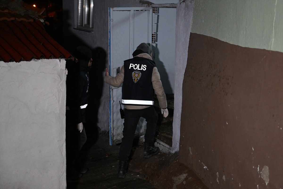 Edirne'de sosyal medyadan silah paylaşımı yapan şüphelilere “şafak” operasyonu