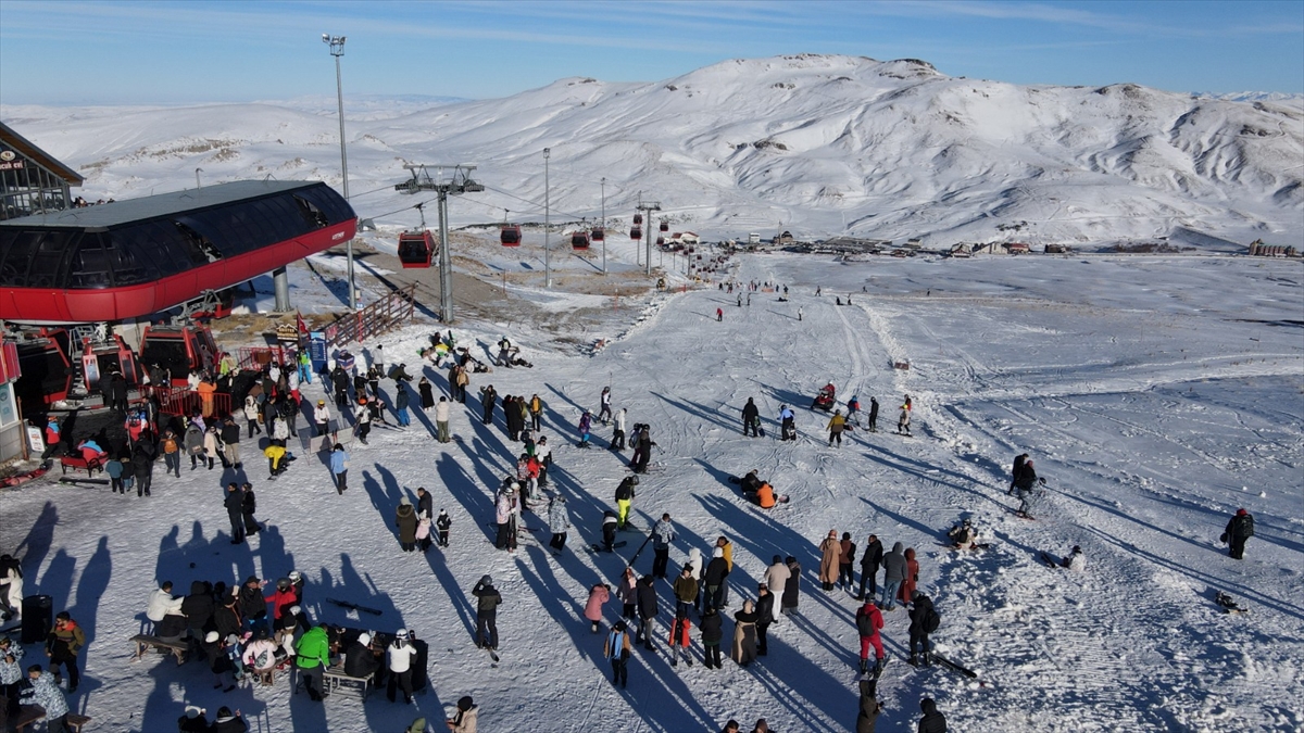 Erciyes Kayak Merkezi, hafta sonu 32 bini aşkın ziyaretçi ağırladı