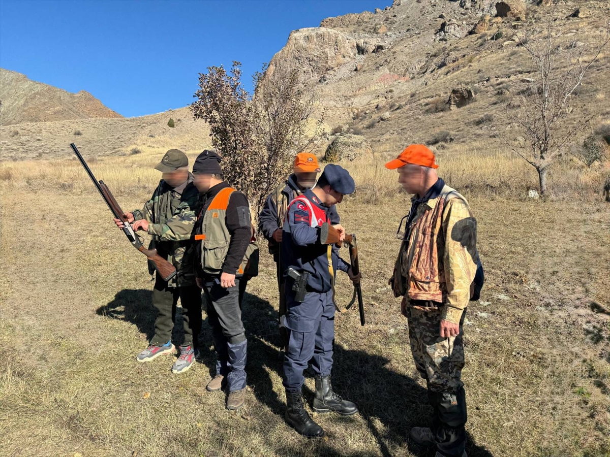 Erzurum'da kaçak ve usulsüz avlanan 22 kişiye ceza kesildi