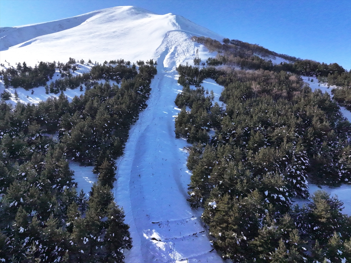 Erzurum'da Palandöken Dağı'nda sporcuların üzerine çığ düştü