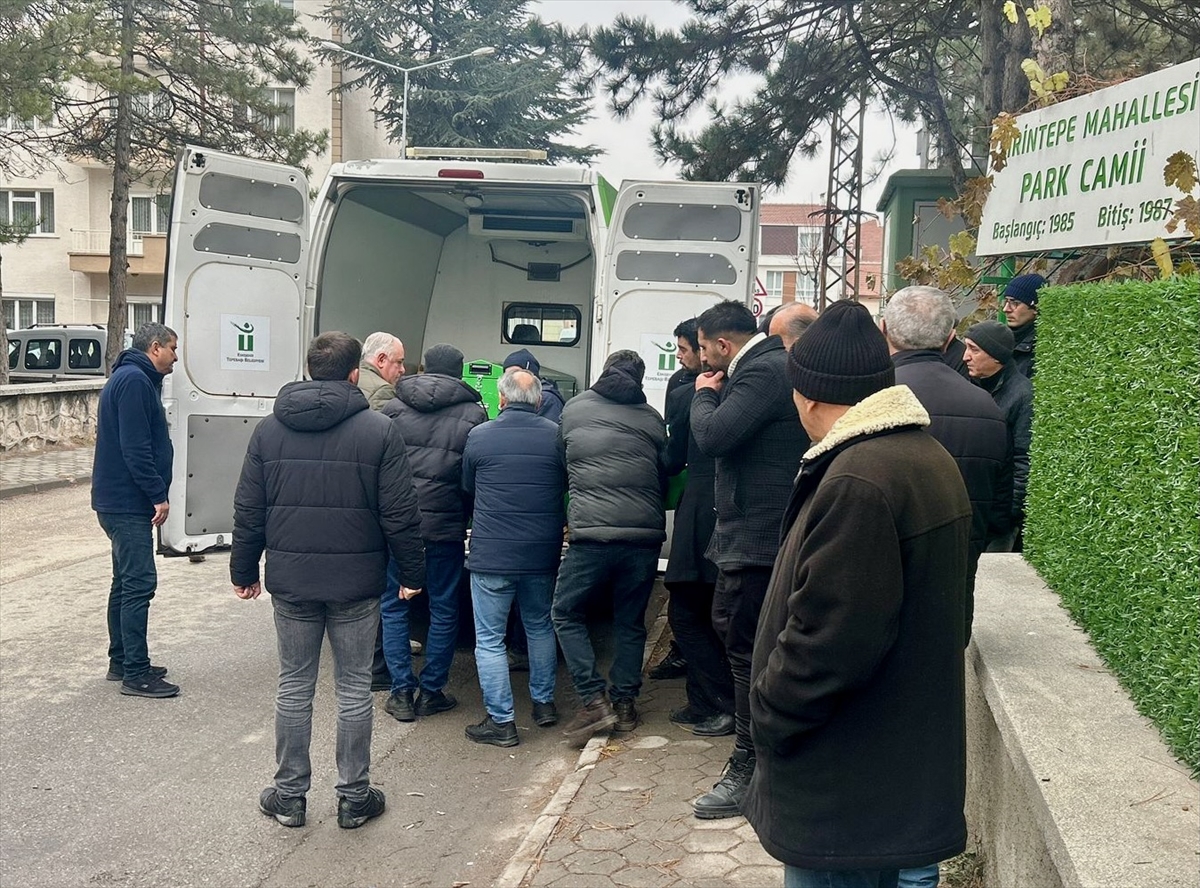 Eskişehir'de garajda çalıştırdığı aracının egzozundan çıkan gazdan zehirlenen kişi öldü