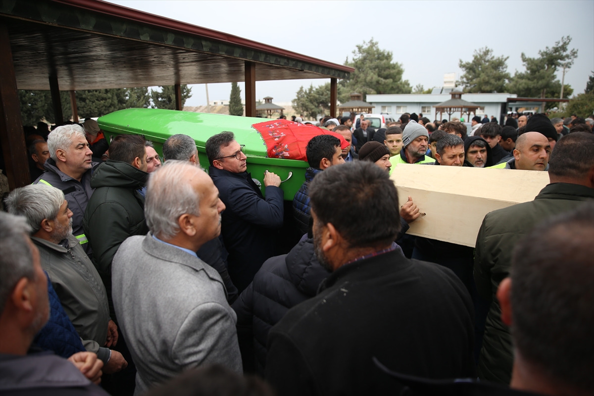 Hatay'da evlerinde zehirlenerek ölen anne ve 3 çocuğunun cenazeleri defnedildi