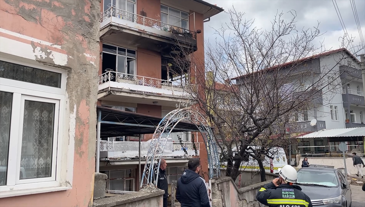 Isparta'da eşine kızıp evini yakan kişi gözaltına alındı