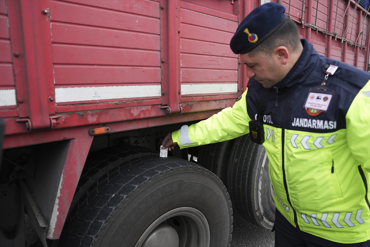 İstanbul'da ticari araçlarda kış lastiği denetimi yapıldı