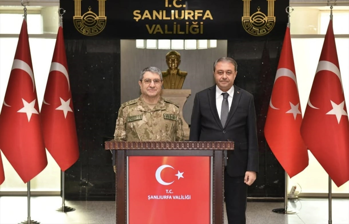 Kara Kuvvetleri Komutanı Orgeneral Bayraktaroğlu, Şanlıurfa Valisi Şıldak'ı ziyaret etti