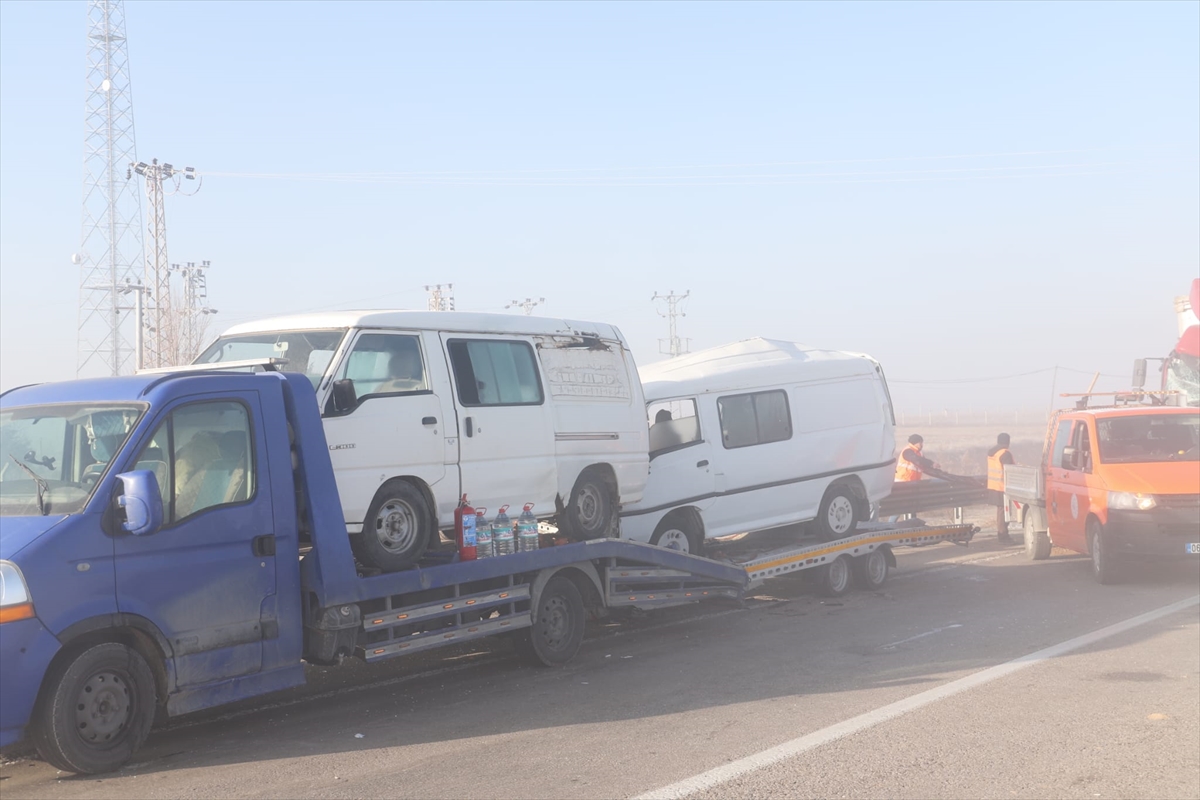 Konya'da zincirleme trafik kazasında 8 kişi yaralandı