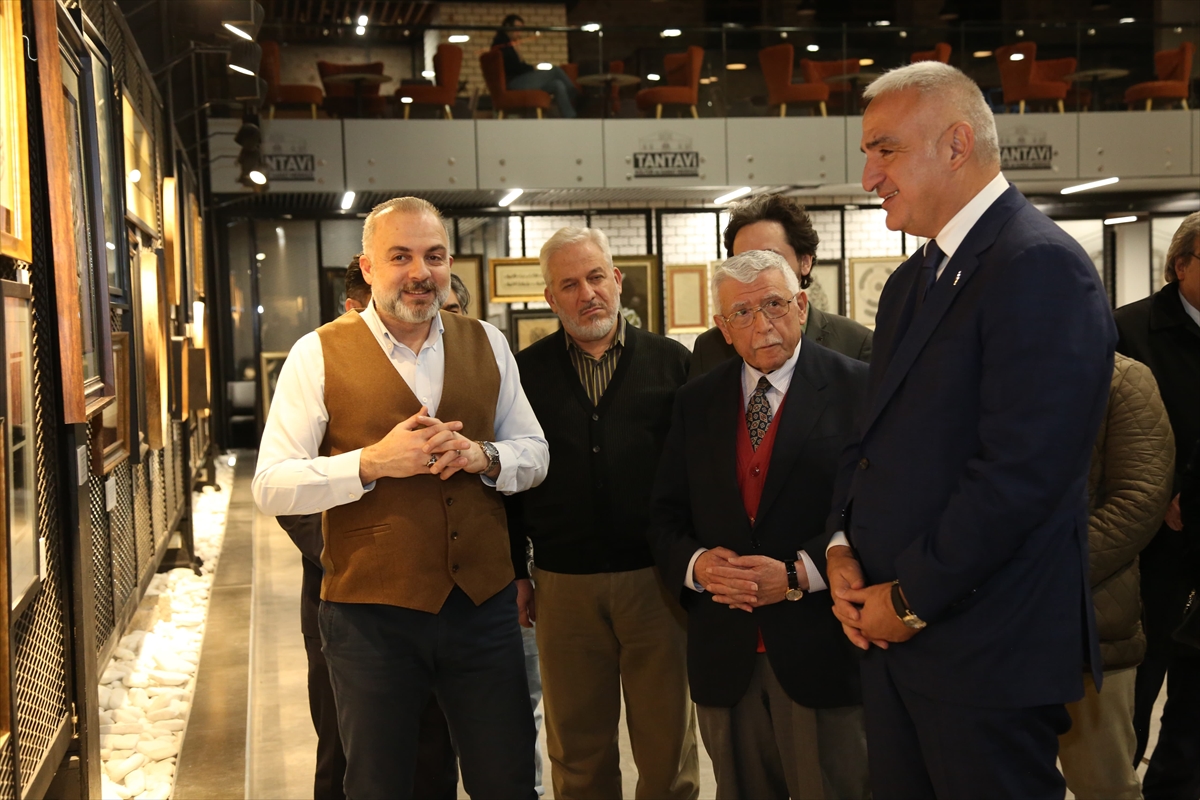 Kültür ve Turizm Bakanı Ersoy, Konya'da hat sergisini ziyaret etti