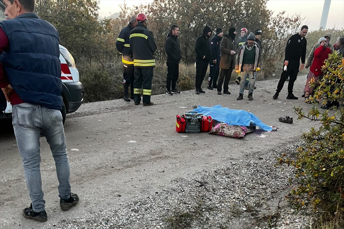 Manisa'da traktör römorkunun altında kalan kişi öldü