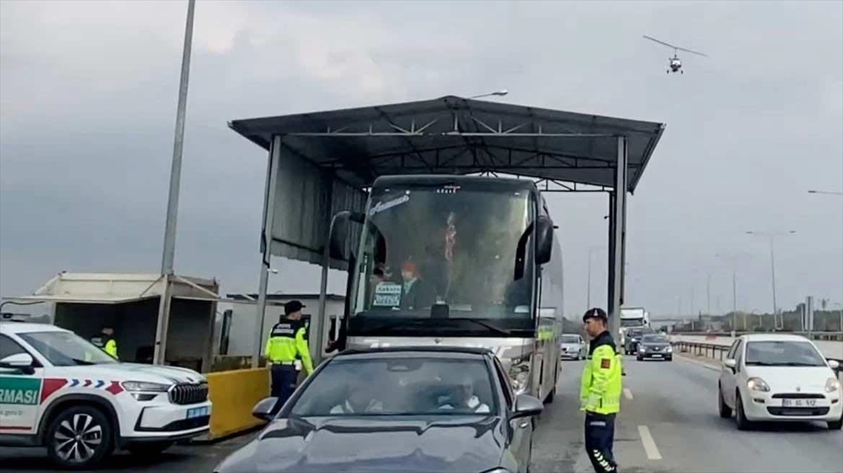 Mersin'de jandarma ekipleri cayrokopter ile trafik denetimi yaptı