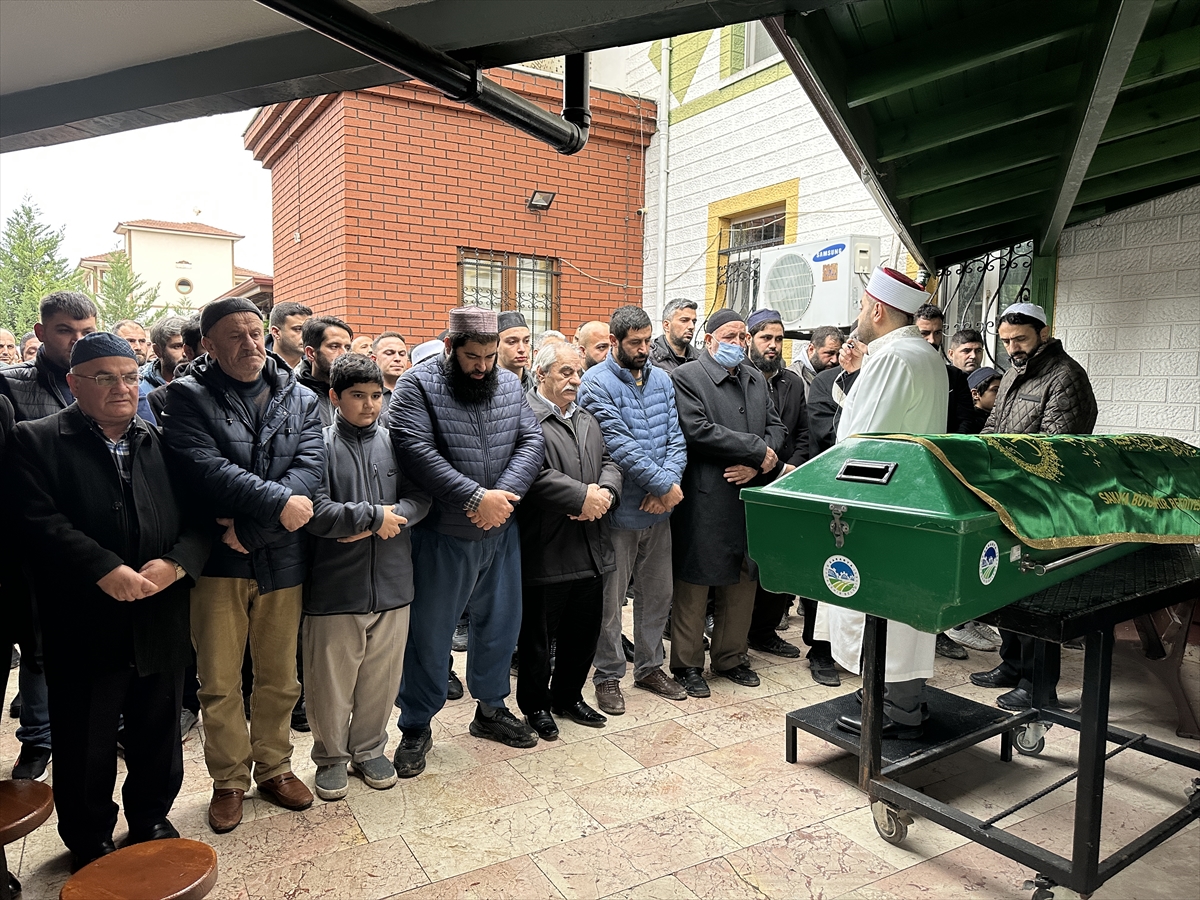 Sakarya'da otomobilin çarptığı 10 yaşındaki çocuk öldü