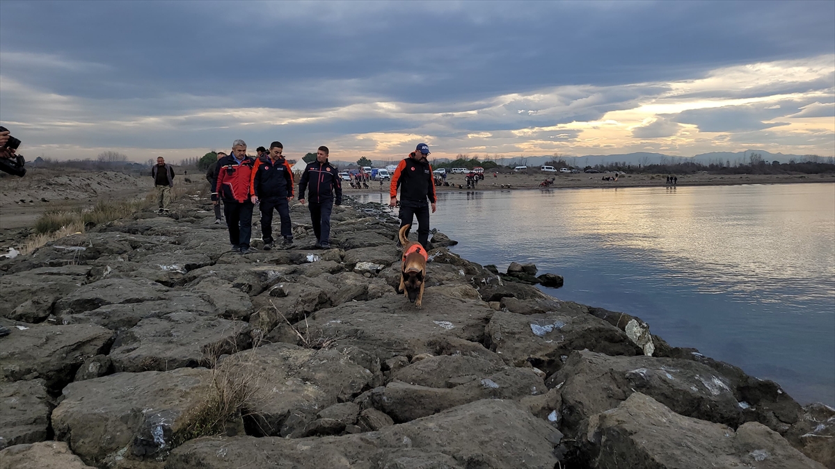 Samsun'da kaybolan 2 balıkçıyı arama çalışmaları devam ediyor