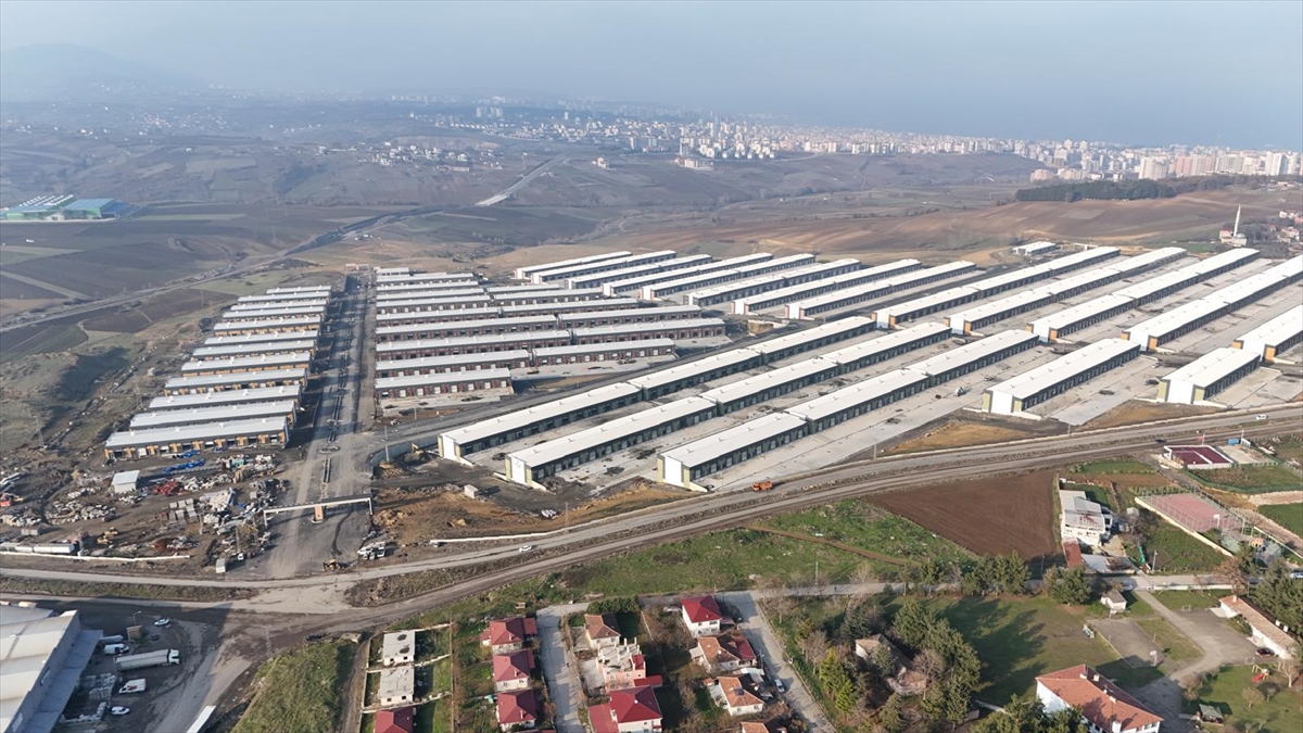 Samsun'da TOKİ tarafından yaptırılan Toybelen Sanayi Sitesi'nde dükkanların teslimi başlıyor