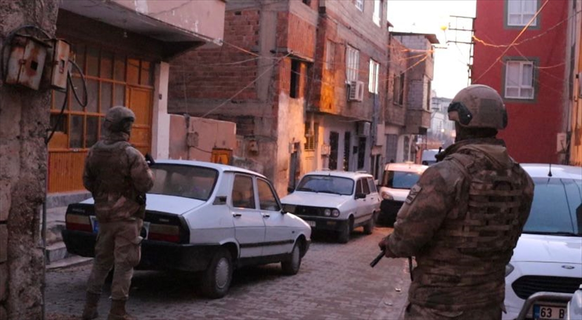 Şanlıurfa'da terör örgütlerine yönelik operasyonda 4 şüpheli yakalandı