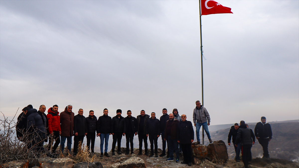 Sarıkamış şehitlerini anmak için Iğdır'ın Bayrak Tepe zirvesine tırmanış gerçekleştirildi