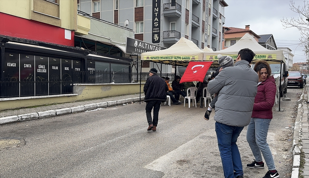 Şehit Astsubay Kıdemli Çavuş Hüseyin İpek'in Isparta'daki ailesine şehadet haberi verildi