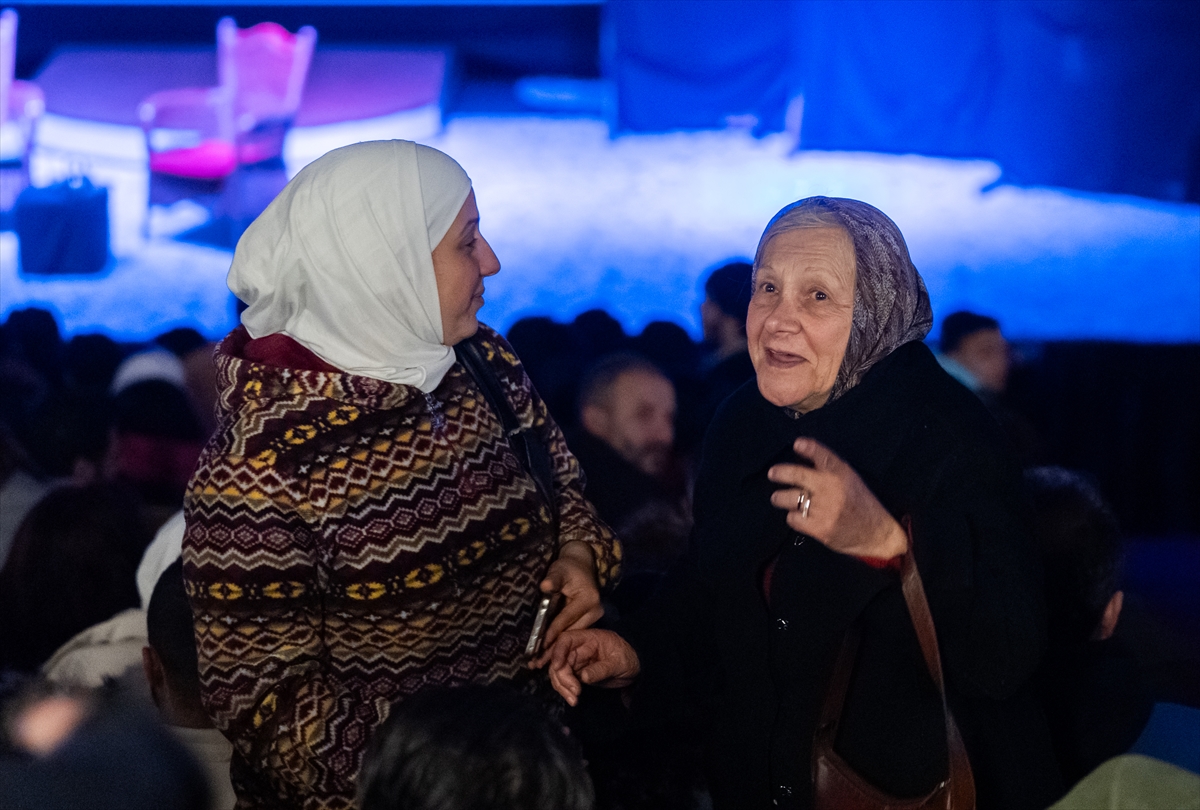 Suriye'de Esed rejiminin devrilmesinin ardından ilk “özgür” tiyatro oyunu sergilendi