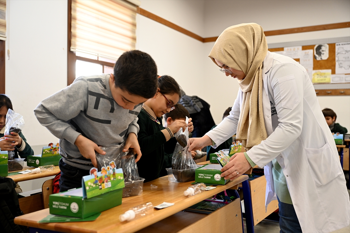 Tarım şehri Konya'nın çocukları çiftçiliği öğreniyor